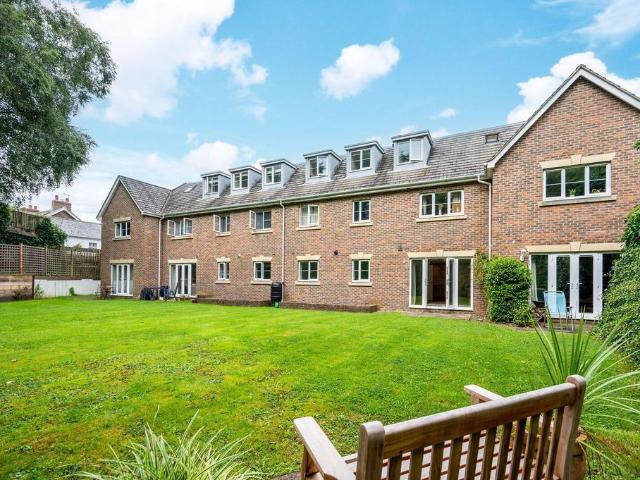 Apartment for rent in Fole, Surrey