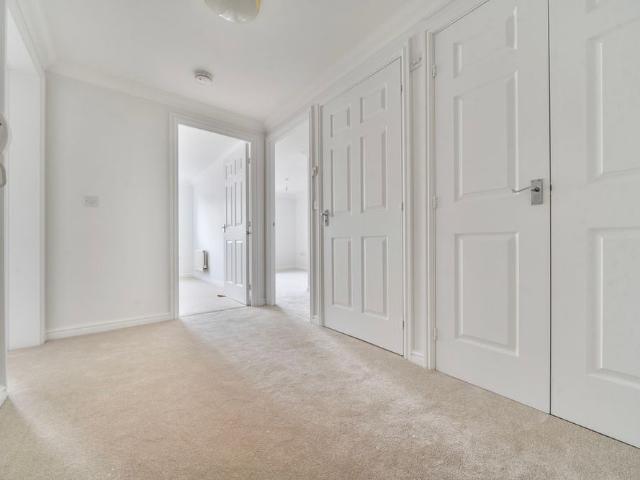 Apartment for rent in Fole, Surrey