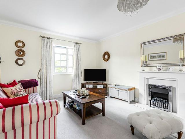 Apartment for rent in Ashlyns Estate, Pouchen End