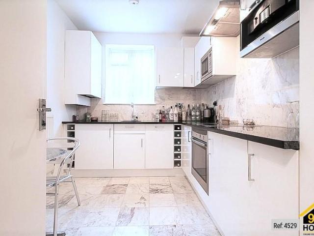 Apartment for rent in Lot's Village, Greater London
