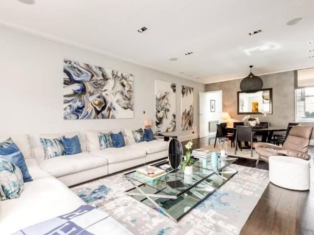 Apartment for rent in Lot's Village, Greater London