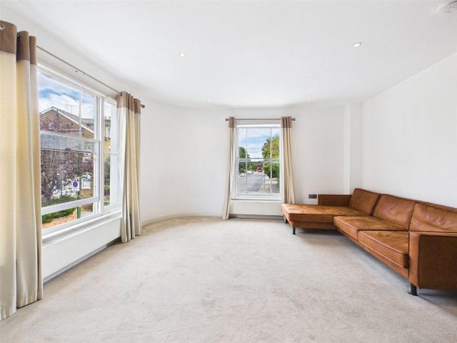 Apartment for rent in North Sheen, Greater London