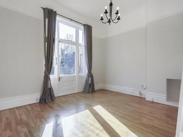 Apartment for rent in North Sheen, Greater London