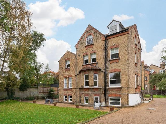 Apartment for rent in North Sheen, Greater London