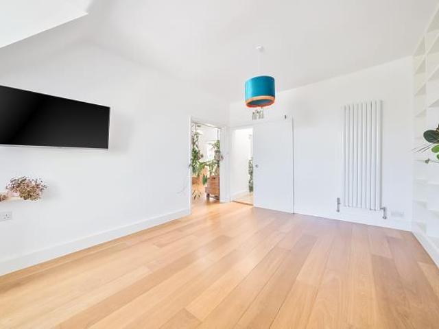Apartment for rent in London Borough of Richmond upon Thames, Greater London