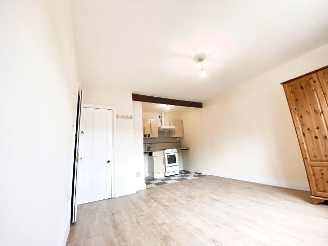 Studio for rent in Napsbury Park, Five Acres