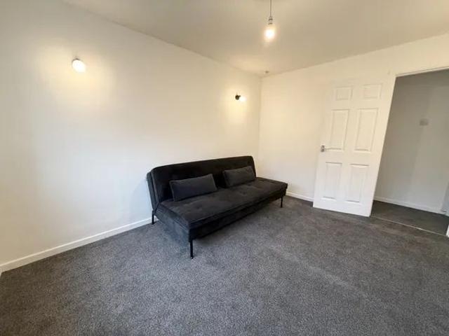 Studio for rent in St Helens