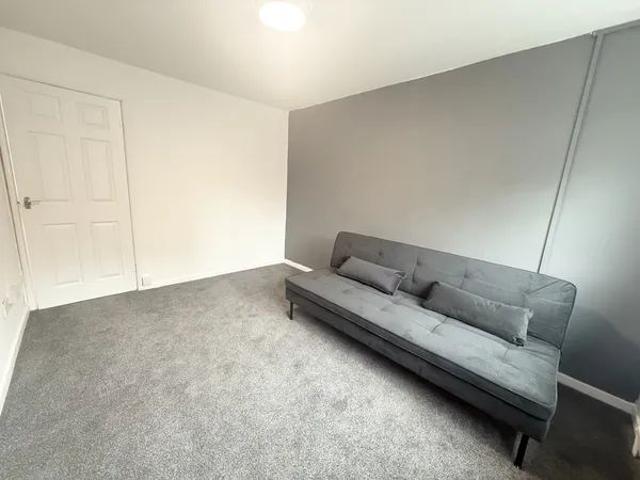 Studio for rent in St Helens