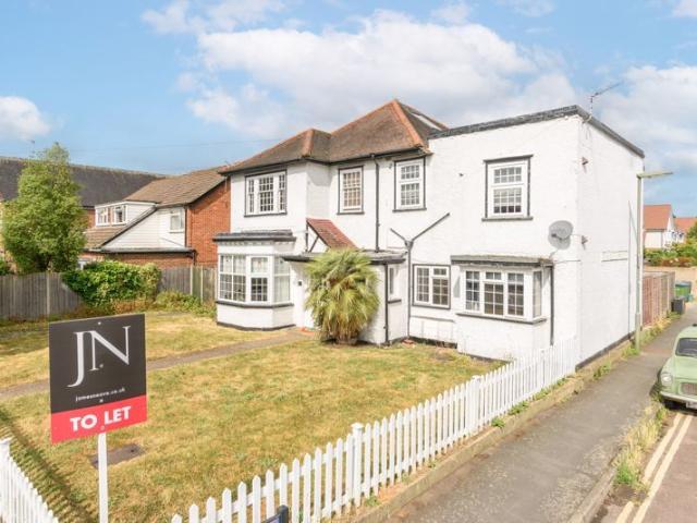 Apartment for rent in Blackhills, Surrey