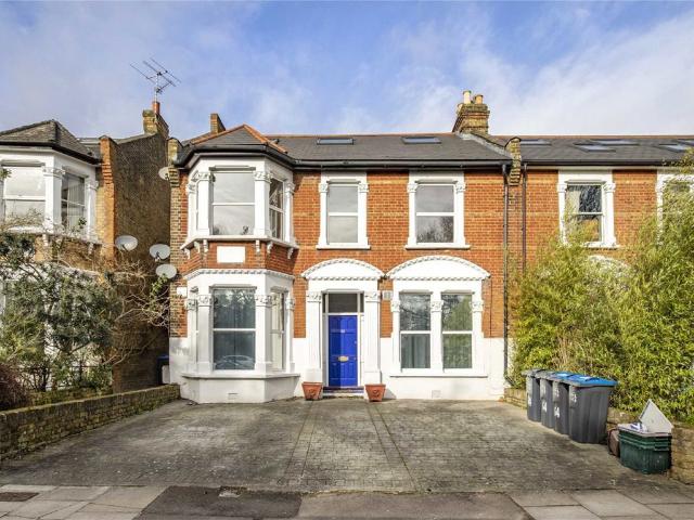 Apartment for rent in London Borough of Merton, Greater London