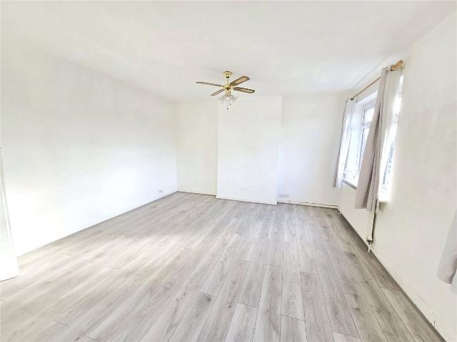 Apartment for rent in Kingsbury, Greater London