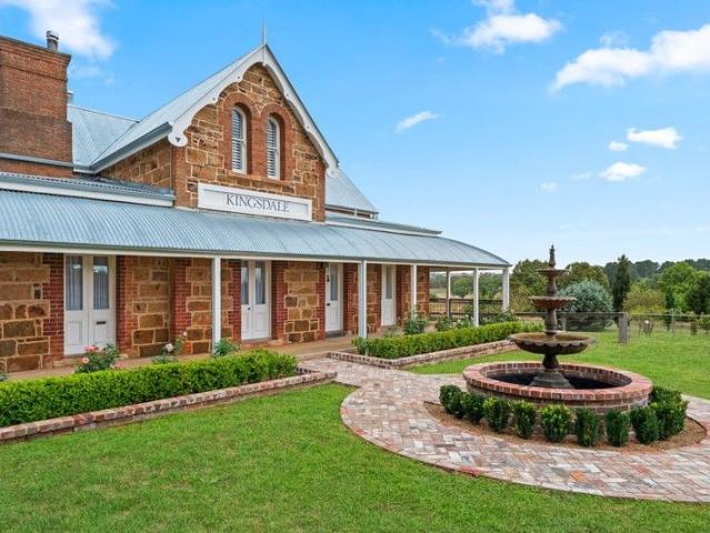 Cottage for sale in Kingsdale, New South Wales