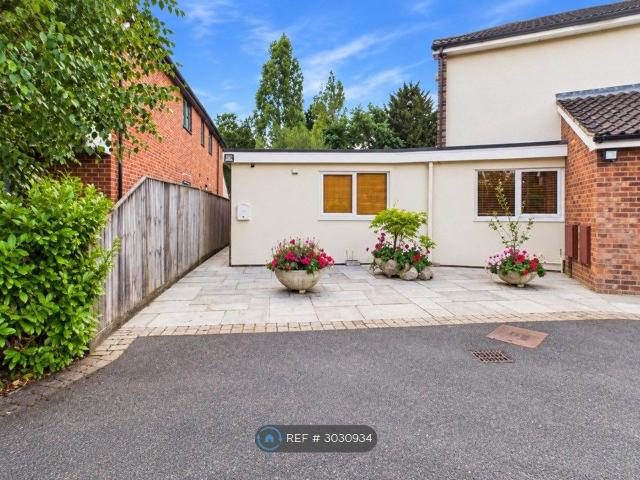 Studio for rent in The Dales, Key Street