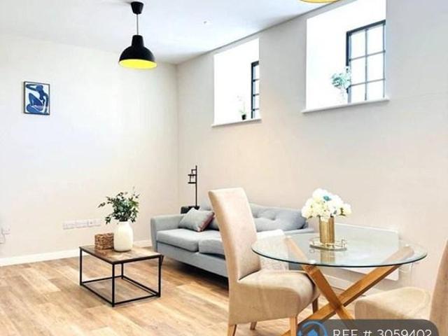 Apartment for rent in Kingswood