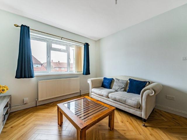 House for rent in Middle Park, Cat Hill