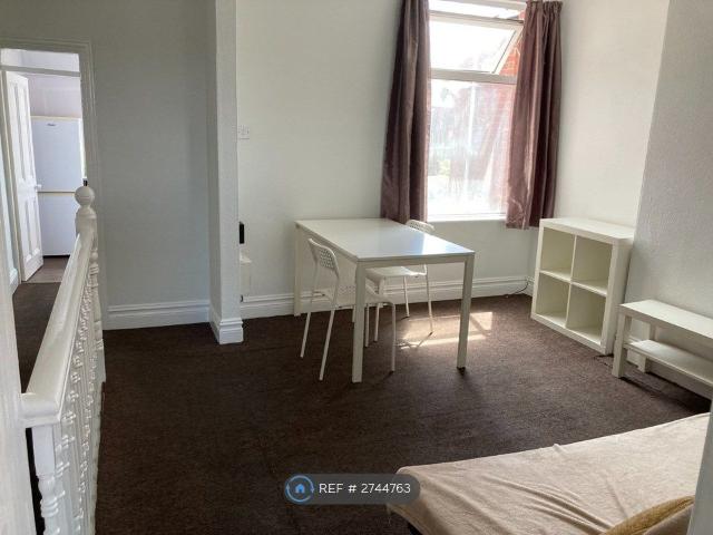 Apartment for rent in Chapelfields, West Midlands