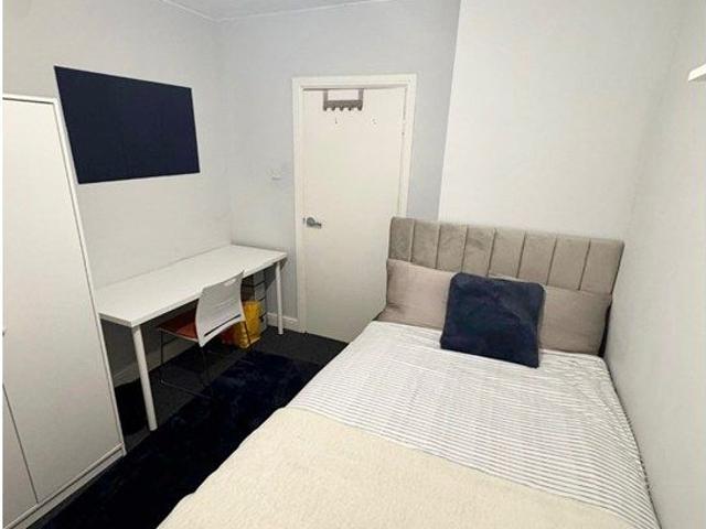 Room for rent in Chapelfields, West Midlands