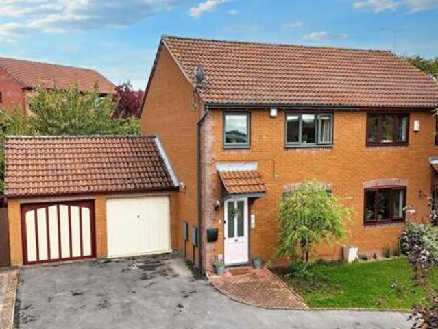 House for sale in Stone, Baswich