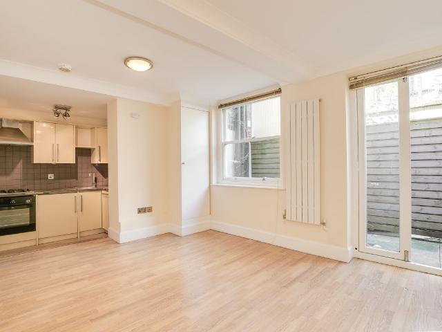 Apartment for rent in Roding Riverside, Greater London