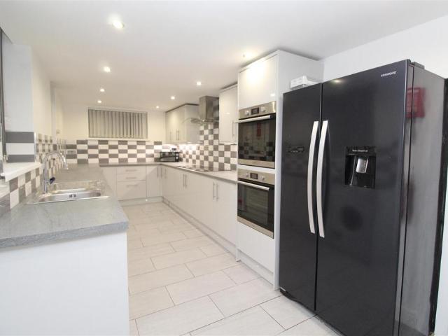 House for rent in Pontypridd, Wales