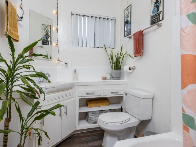 Apartment for rent in Canoga Park, California