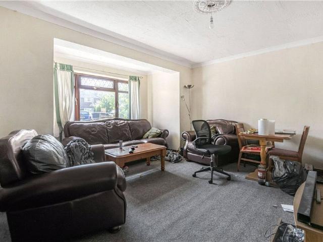House for rent in Row Town, Surrey