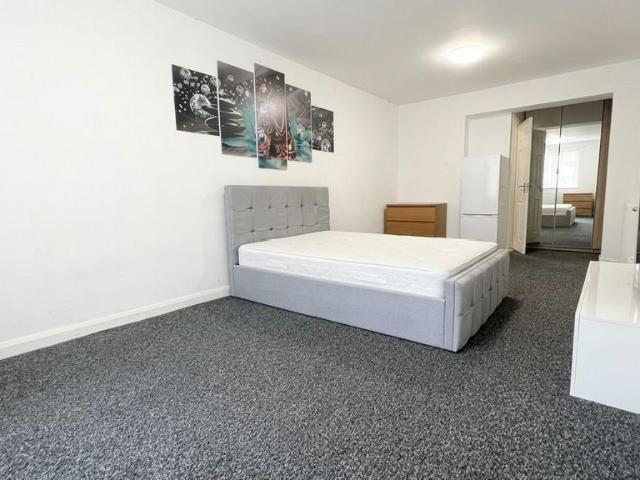 House for rent in Fairlop, Greater London