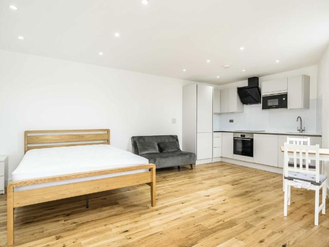 Studio for rent in London Borough of Merton, Greater London