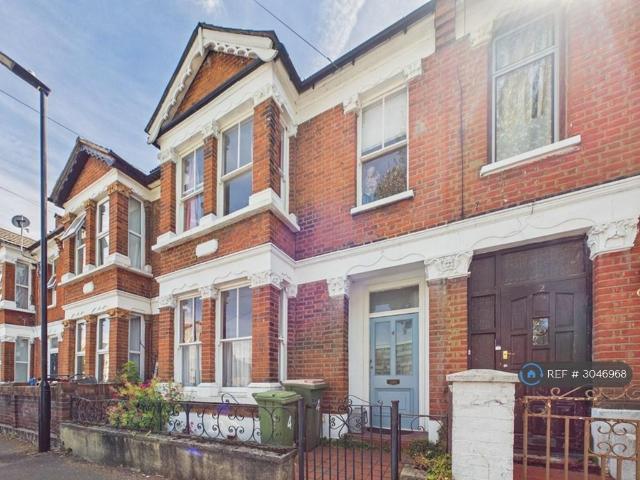 House for rent in London Borough of Newham, Greater London