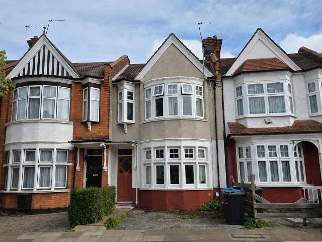 Apartment for rent in Bowes, Greater London