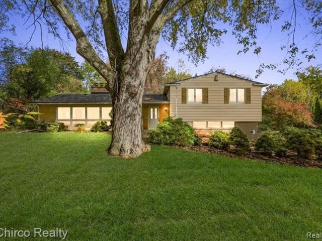 House for sale in Rochester Hills, Michigan