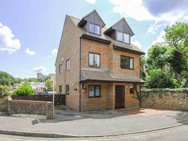 House for rent in Eton