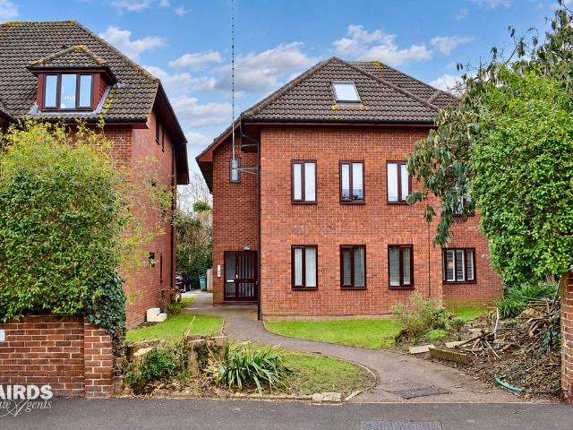 Apartment for rent in Leatherhead, Mole Valley