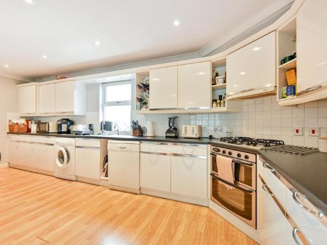 Apartment for rent in Royal Borough of Kingston upon Thames, Greater London