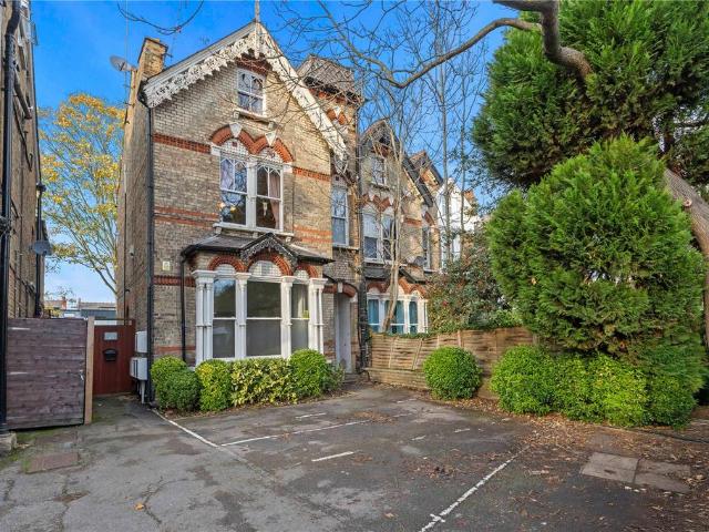 Apartment for rent in Norbiton, Greater London