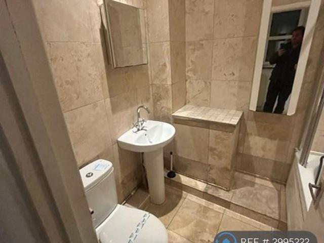 Apartment for rent in Norbiton, Greater London