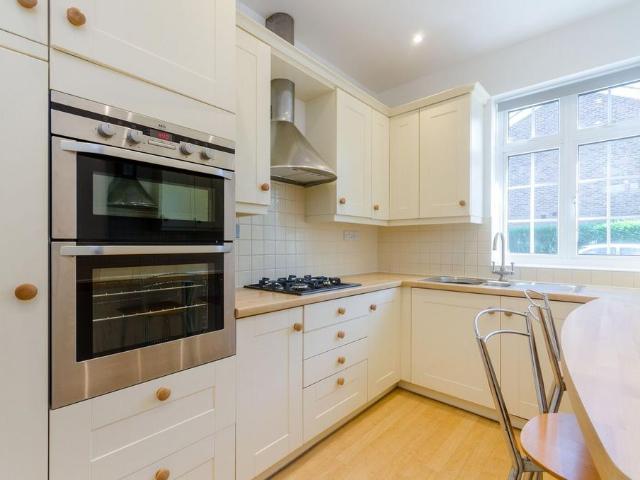 House for rent in Royal Borough of Kingston upon Thames, Greater London