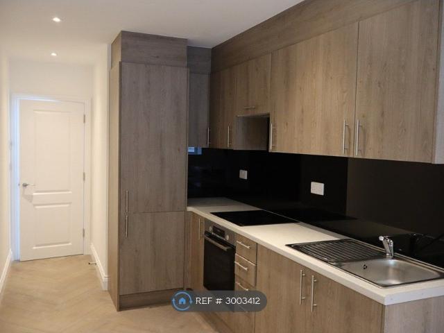 Apartment for rent in Stoneleigh, Ewell