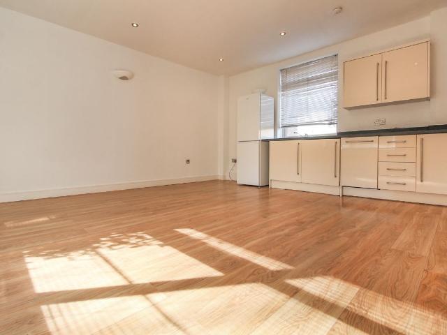 Apartment for rent in Pachesham Park, Surrey