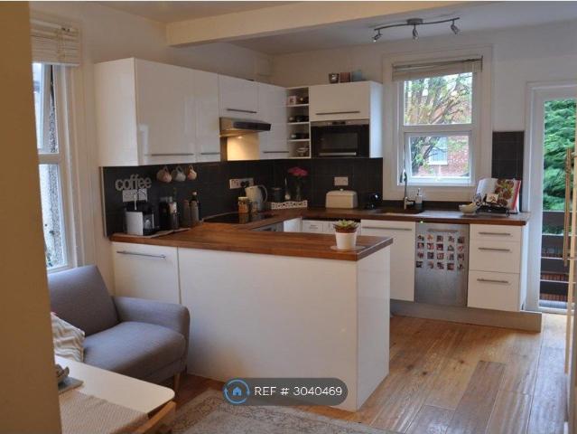House for rent in London Borough of Merton, Raynes Park