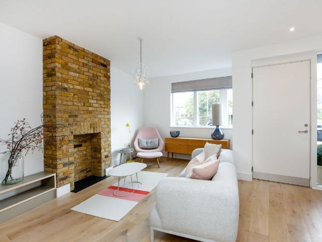 House for rent in London Borough of Merton, Raynes Park