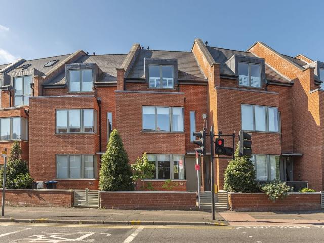 House for rent in London Borough of Merton, Raynes Park