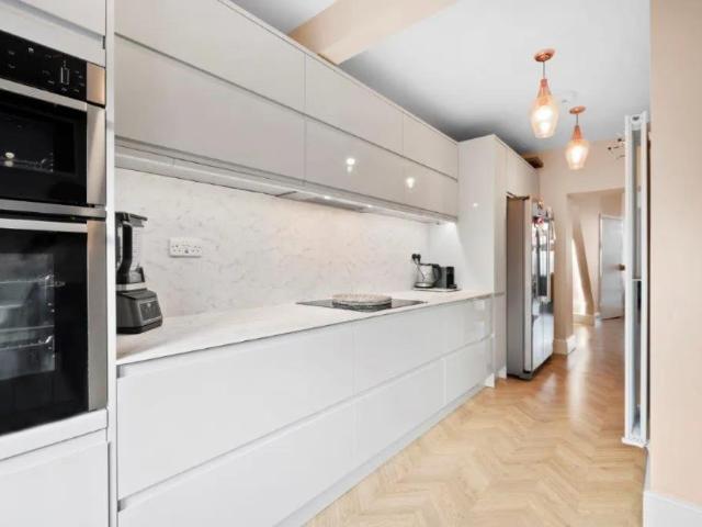 House for rent in London Borough of Merton, Raynes Park