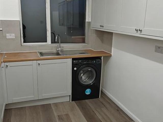 Apartment for rent in Knowle Green, Lower Halliford