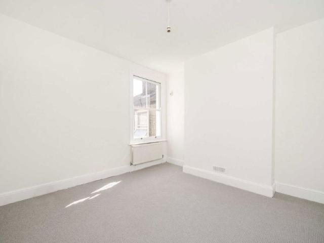 House for rent in London Borough of Merton, Raynes Park