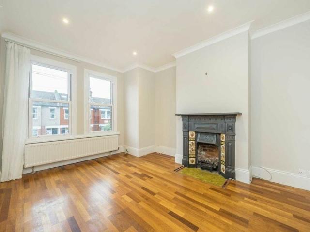 House for rent in London Borough of Merton, Cat Hill