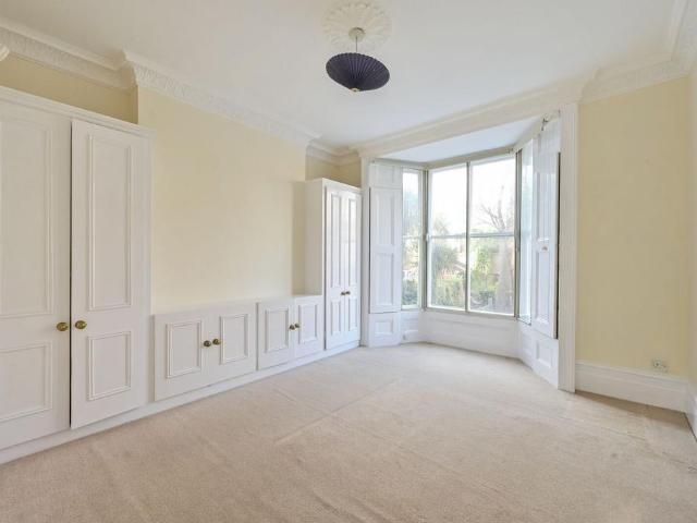 Apartment for rent in London Borough of Merton, Merton Park