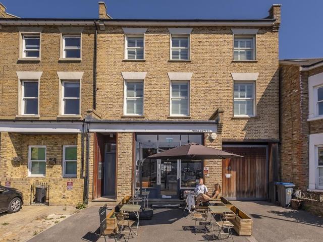 Apartment for rent in London Borough of Merton, South Wimbledon