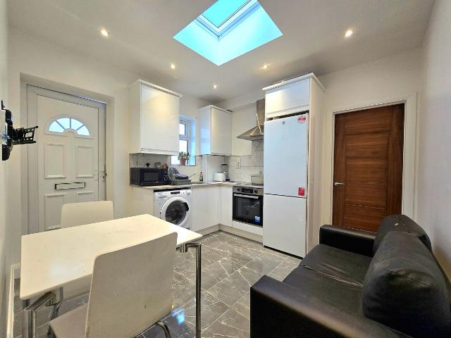 Apartment for rent in South Wimbledon, Greater London