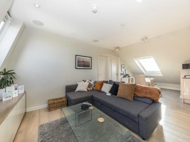 Apartment for rent in London Borough of Merton, South Wimbledon